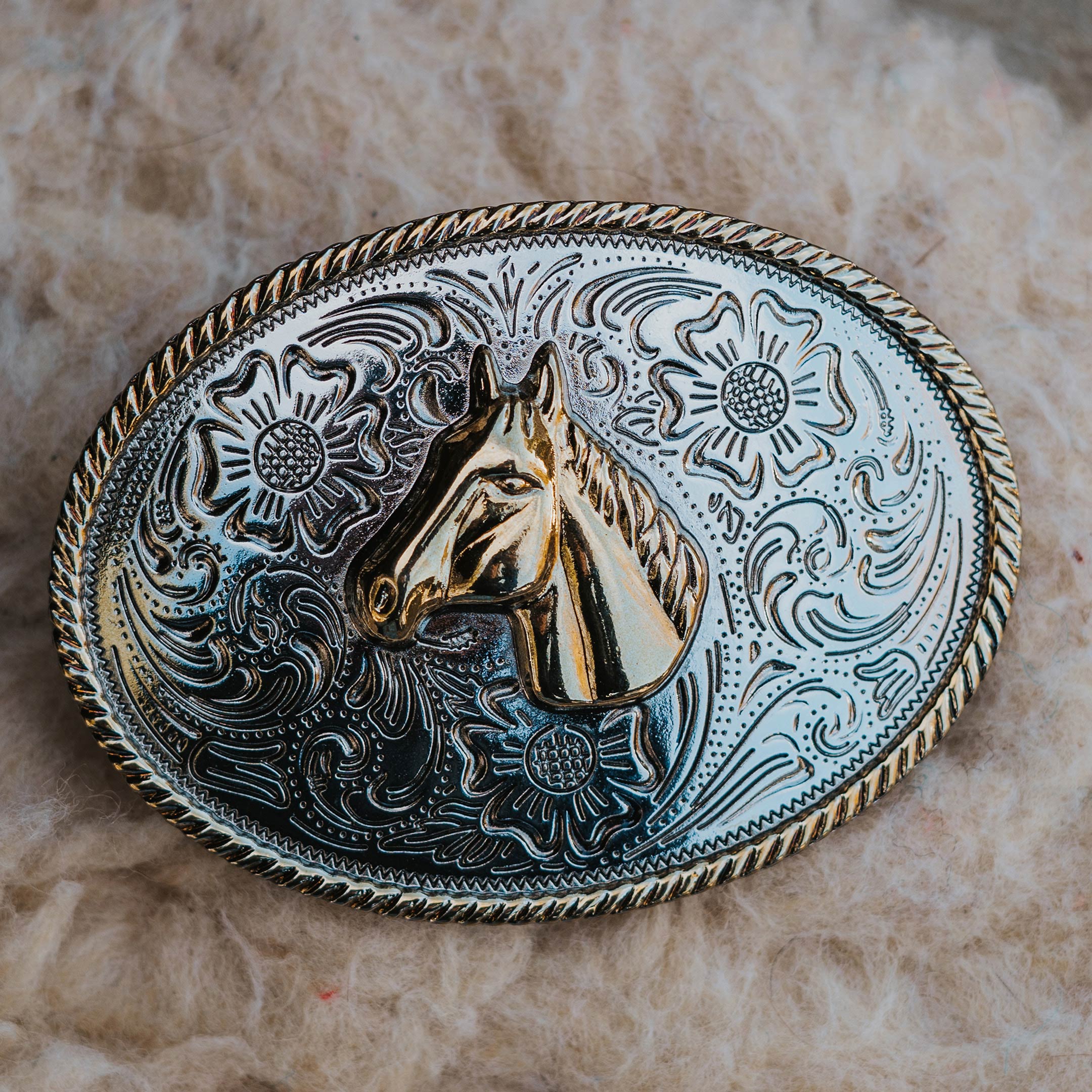 Horse head belt? Horse Head Oval Trophy Buckle - Leathersmith Designs Inc main image 2