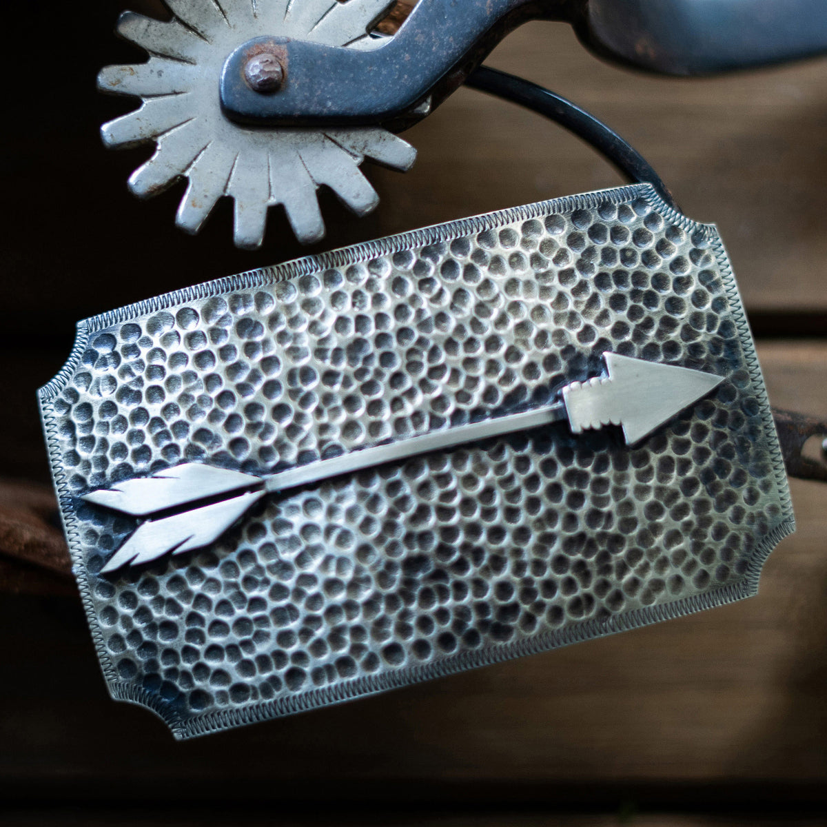 Straight Arrow Hammered Iconic Classic Buckle